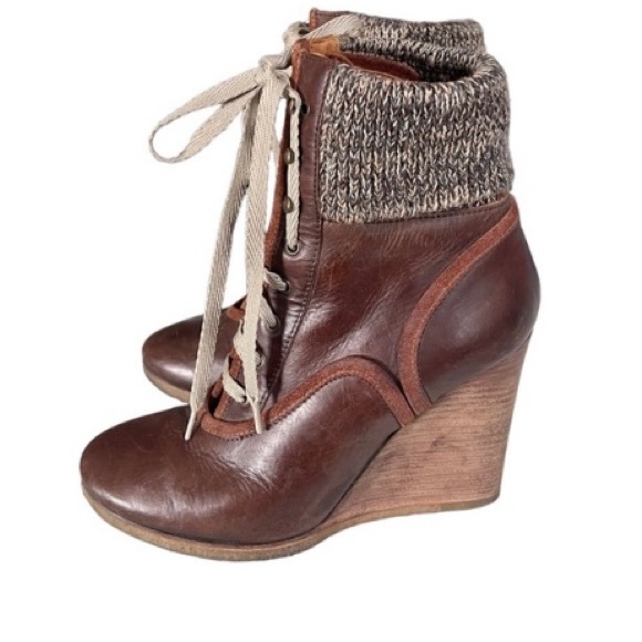 CHLOE PreOwned. GREAT CONDITION Brown Leather Lace Up Wedge Sock Bootie, Size 38 - Picture 5 of 7